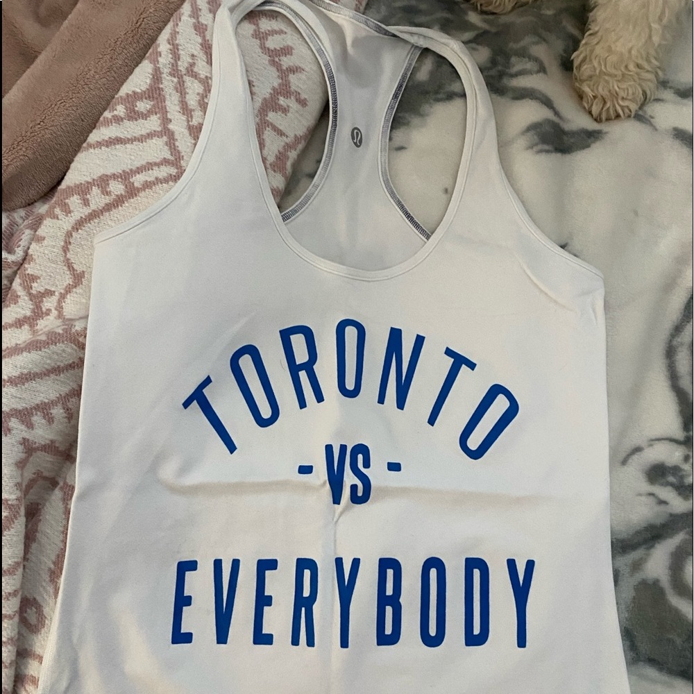Lululemon Toronto VS Everybody CRB size 6